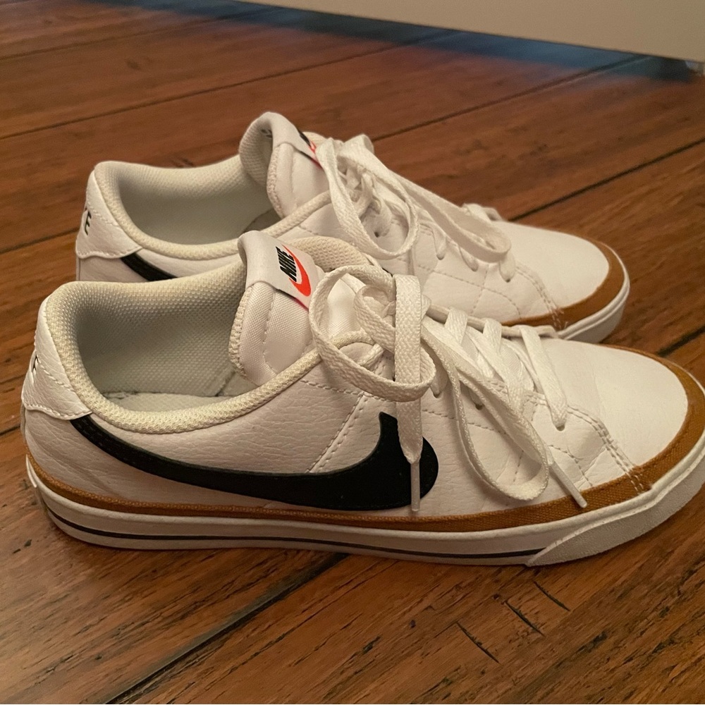 Nike Court Legacy